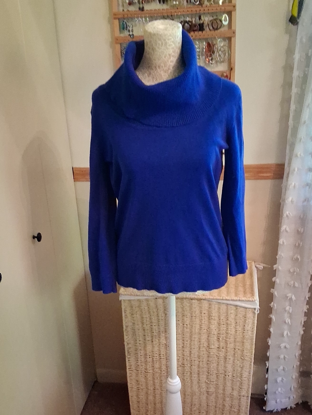 Cable & Gauge Turtleneck Sweater. Size Small